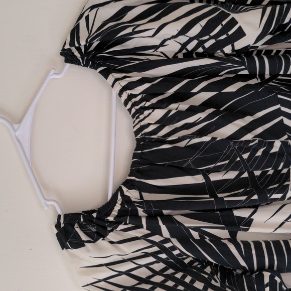 World Market Quarter Sleeve Blouse Women's Black Cream Tropical Print Size S/M - Picture 3 of 8